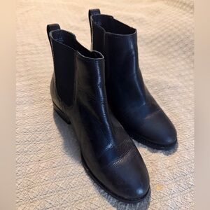 LL Bean Black Leather Chelsea Boots